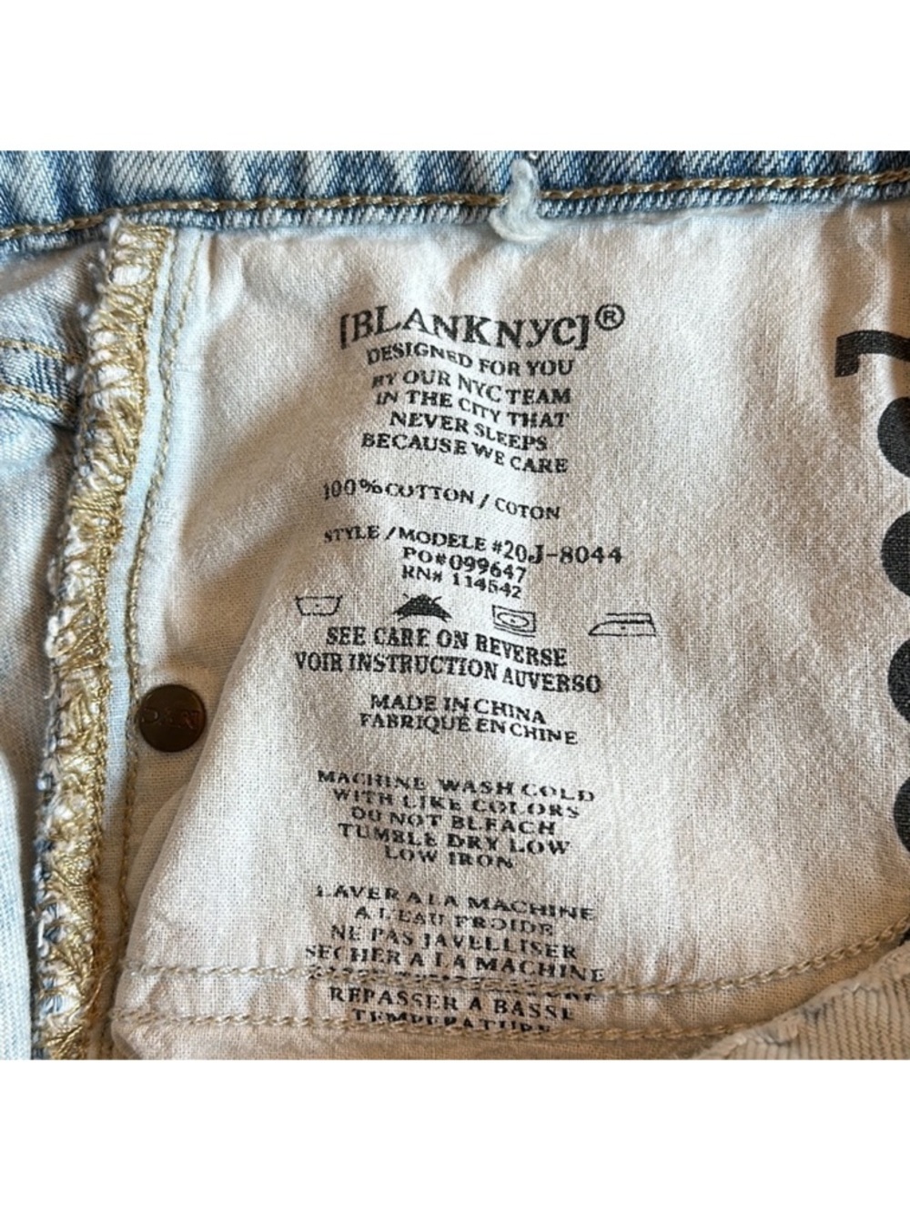 BlankNYC Wedge Distressed Denim Shorts Size 29 High Rise Raw Hem Festival - Picture 9 of 13